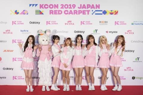 Entertainment Bilder des Tages May 17, 2019 - Chiba, Japan - Members of the South Korean girl group PinkFantasy pose for the cameras during a red carpet for the KCON 2019 Japan in Makuhari Messe Convention Center. The KCON aims to promote South Korea s culture including K-Pop, fashion, food, and tv shows in Japan. The culture festival is held from May 17 to 19. Chiba Japan - ZUMAm191 20190517_zap_m191_022 Copyright: xRodrigoxReyesxMarinx