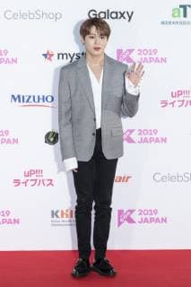 May 17, 2019 - Chiba, Japan - South Korean singer Ha Sung-woon poses for the cameras during a red carpet for the KCON 2019 Japan in Makuhari Messe Convention Center. The KCON aims to promote South Korea s culture including K-Pop, fashion, food, and tv shows in Japan. The culture festival is held from May 17 to 19. Chiba Japan - ZUMAm191 20190517_zap_m191_046 Copyright: xRodrigoxReyesxMarinx