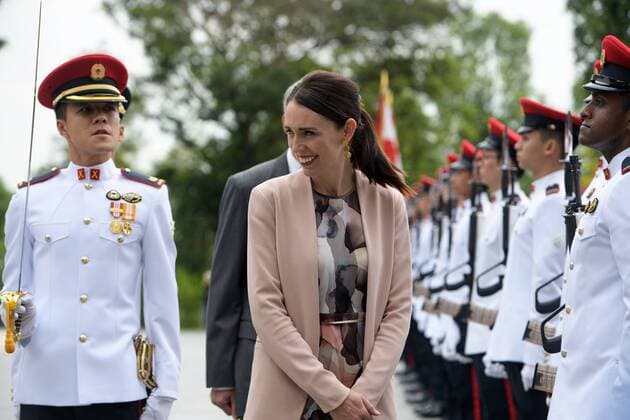 News Themen der Woche KW20 News Bilder des Tages (190517) -- SINGAPORE, May 17, 2019 -- New Zealand s Prime Minister Jacinda Ardern attends the welcome ceremony held at Singapore s Istana in Singapore on May 17, 2019. Jacinda Ardern is on a one-day official visit to Singapore ) SINGAPORE-POLITICS-NEW ZEALAND-WELCOME CEREMONY ThenxChihxWey 