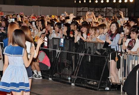Members of South Korean and Japanese girl group IZ*ONE pose for photographers during the redcarpet ceremony for KCON 2019 Japan in Chiba-Prefecture, Japan on May 17, 2019.  TKP2019051715 KEIZOxMORI
