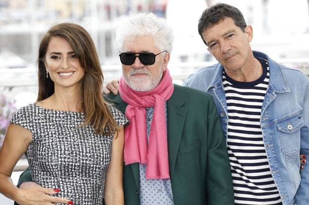 Penelope Cruz, Pedro Almodovar and Antonio Banderas at the Dolor y gloria Leid und Herrlichkeit Pain and Glory photocall during the 72nd Cannes Film Festival at the Palais des Festivals on May 18, 2019 in Cannes, France Foto:xD.xBedrosianx xFuturexImage
