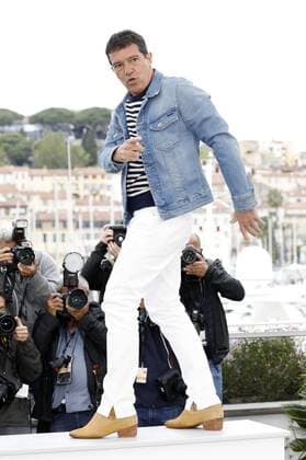 Antonio Banderas at the Dolor y gloria Leid und Herrlichkeit Pain and Glory photocall during the 72nd Cannes Film Festival at the Palais des Festivals on May 18, 2019 in Cannes, France Foto:xD.xBedrosianx xFuturexImage