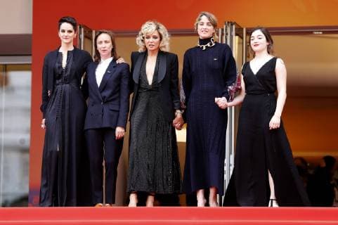 Noemie Merlant, Celine Sciamma, Valeria Golino, Adele Haenel and Luena Bajrami attending the Portrait de la jeune fille en feu Portrait of a Lady on Fire premiere during the 72nd Cannes Film Festival at the Palais des Festivals on May 19, 2019 in Cannes, France Foto:xD.xBedrosianx xFuturexImage
