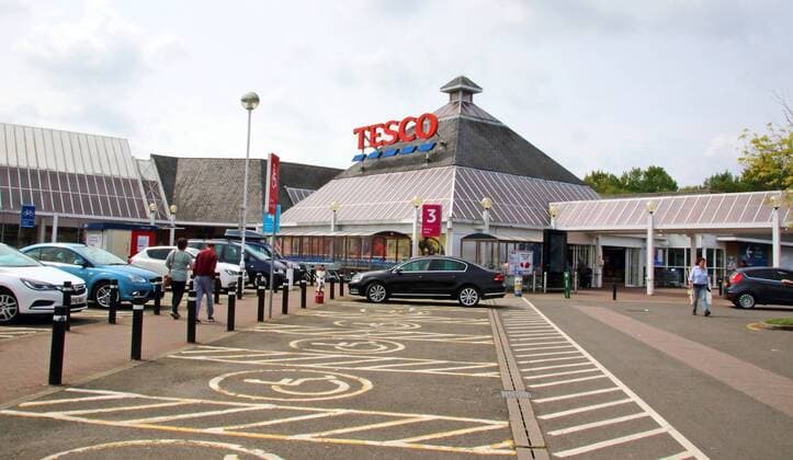 May 19, 2019 - United Kingdom - Parking lot of a Tesco store, One of the Top Ten Supermarket chains brands in the United Kingdom. United Kingdom - ZUMAs197 20190519_zab_s197_035 Copyright: xKeithxMayhewx