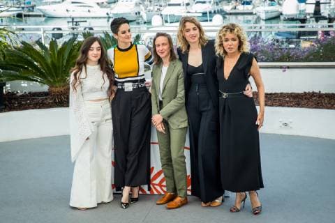 Cannes, 20.05.2019 Cannes i Filmifestival, filmi Portrait Of A Lady On Fire (Portrait de la Jeune Fille en Feu) fotosessioon. From left, French actress Luana Bajrami, French actress Noemie Merlant, French director Celine Sciamma, French actress Adele Haenel and Italian actress Valeria Golino pose during a photocall for the film Portrait Of A Lady On Fire (Portrait de la Jeune Fille en Feu) Foto: Erlend Staub, Scanpix Baltics Cannes Alpes-Maritimes France  Copyright: xErlendxStaubx PORTRAIT OF THE LADY IN FIRE