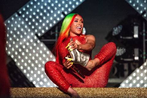 May 19, 2019 - Cardi B (Belcalis Marlenis Alm¡nzar) almost fell down her prop stairs so she decided to take off her boots to perform the rest of the set at Hangout Music Festival in Gulf Shores, Alabama - 19 May 2019  - ZUMAr152 20190519_zaa_r152_011 Copyright: xJenniferxDevereauxx xRmvx