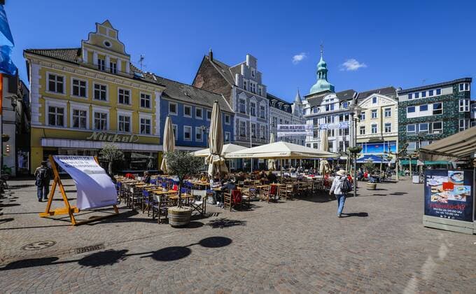 15 05 2019, Recklinghausen, Ruhr area, North Rhine-Westphalia, Germany Street cafes at the Old Town market, market place in the Old Town Recklinghausen North Rhine-Westphalia Germany