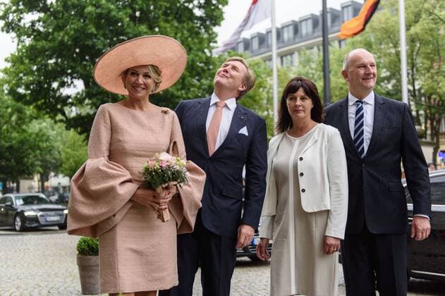 Visit of the King and Queen of the Netherlands to the State of Brandenburg Germany, Potsdam 22 05 2019 Official welcome by the Prime Minister of Brandenburg Dietmar Woidke in the State Chancellery Brandenburg In the picture you can see Her Majesty Queen Maxima, His Majesty King Willem Alexander, Susanne Woidke and Dietmar Woidke Potsdam Brandenburg Germany