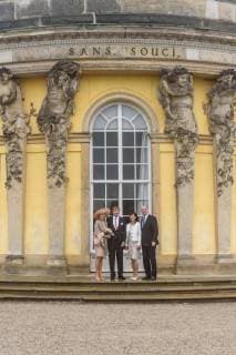 Visit of the King and Queen of the Netherlands to the State of Brandenburg Germany, Potsdam 22 05 2019 Photo shoot in front of Sanssouci Palace in Potsdam In the picture, Her Majesty Queen Maxima, His Majesty King Willem Alexander, Susanne Woidke and Dietmar Woidke can be seen in front of Sanssouci Palace Potsdam Brandenburg Germany