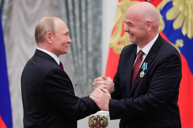 News Themen der Woche KW21 MOSCOW, RUSSIA - MAY 23, 2019: Russia s President Vladimir Putin (L) awards an Order of Friendship to FIFA President Gianni Infantino during a ceremony to present state decorations at the Moscow Kremlin. Mikhail Metzel TASS  TS0AC686