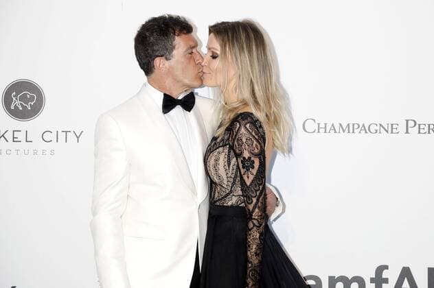 Antonio Banderas and Nicole Kimpel attending the 26th amfAR s Cinema Against Aids Gala during the 72nd Cannes Film Festival at Hotel du Cap Eden Roc on May 23, 2019 in Antibes Foto:xD.xBedrosianx xFuturexImage