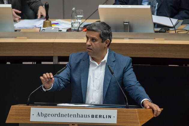 Politics Berlin Meeting House of Representatives Plenary session of the Berlin House of Representatives on Thursday, 23 May 2019 Im Bild Read Saleh, parliamentary party leader of the SPD, speaks well for Berlin 23 5 2019, Berlin in the current hour on the agenda item 70 years of the Basic Law and a strong Europe