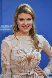 Lara MANDOKI actress single picture, cut single motif, portrait, portrait, portrait red carpet, Red Carpet, Bavarian Television Award 2019 on 24 05 2019
