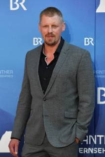 Mrtin GRUBER actor single picture,cut single motif,half figure,half figure red carpet,Red Carpet,Bayerischer Fernsehpreis 2019 am 24 05 2019