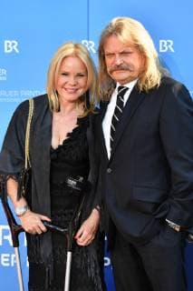 Leslie MANDOKI musician, composer with wife Eva Roter Teppich, Red Carpet, Bavarian Television Award 2019 on 24 05 2019