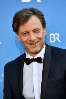 Hendrik DURYN actor single picture, cut single motif, portrait, portrait, portrait red carpet, Red Carpet, Bavarian Television Award 2019 on 24 05 2019