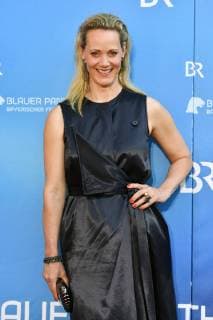 Anna SCHUDT actress , single picture,cut single motive,half figure,half figure red carpet,Red Carpet,Bayerischer Fernsehpreis 2019 am 24 05 2019