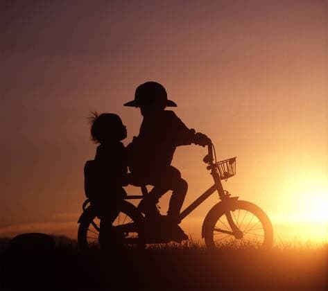 Silhouette of two children riding bicycle in sunset model released Symbolfoto  WWF04913