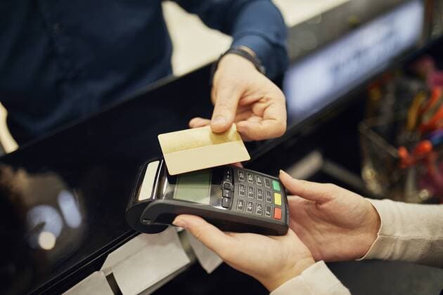 Close-up of customer paying cashless with credit card in a shop model released Symbolfoto property released  ZEDF01991