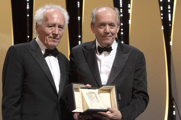 Jean Pierre Dardenne and Luc Dardenne accept the Best Director Award for their movie Le Jeune Ahmed Young Ahmed at the award ceremony during the 72nd Cannes Film Festival at the Palais des Festivals on May 25, 2019 in Cannes, France Foto:xR.xWagnerx xFuturexImage