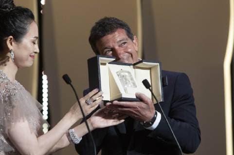 Zhang Ziyi and Antonio Banderas at the award ceremony during the 72nd Cannes Film Festival at the Palais des Festivals on May 25, 2019 in Cannes, France Foto:xR.xWagnerx xFuturexImage