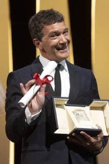 Antonio Banderas, winner of the Best Actor award for Dolor y Gloria Pain and Glory Leid und Herrlichkeit , at the award ceremony during the 72nd Cannes Film Festival at the Palais des Festivals on May 25, 2019 in Cannes, France Foto:xR.xWagnerx xFuturexImage