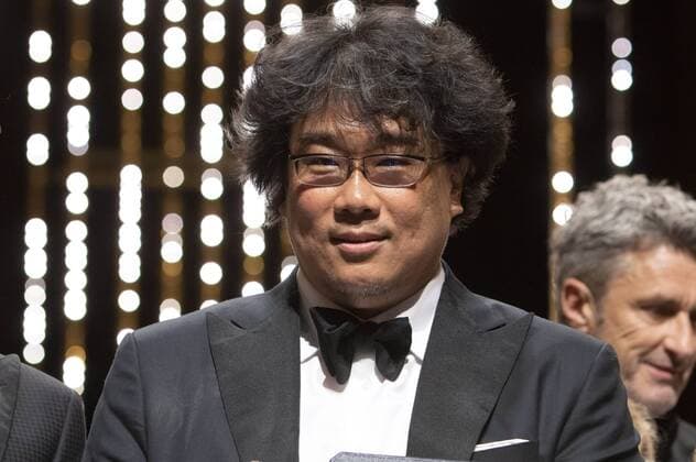 Bong Joon ho with his Palme d Or Golden Palm for the movie Parasite Gisaengchung at the award ceremony during the 72nd Cannes Film Festival at the Palais des Festivals on May 25, 2019 in Cannes, France Foto:xR.xWagnerx xFuturexImage