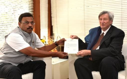 MUMBAI, INDIA - MAY 25: John Bailey, Chairman of the Academy of Motion Picture Arts and Science (AMPAS) interacts with Cultural Affairs Minister Vinod Tawde at Shatabdi Bungalow, Malabar Hill, on May 25, 2019 in Mumbai, India. Bailey said the AMPAS believes in the participation of different cultures. He said as India is the largest filmmaking industry in the world having an office of Academy in the country seems like a logical move. The Academy has an office in London and in New York. He also stated that opening an office in India is an excellent idea. (Photo by Anshuman Poyrekar Hindustan Times ) Academy Of Motion Picture Arts And Science Chairman John Bailey Visits Mumbai