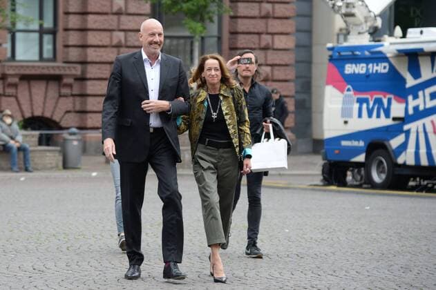 News Themen der Woche KW21 Bremen, der 26. Mai 2019 Carsten Meyer-Heder (CDU) heißt der Sieger der Bremenwahl. Seine Anhänger feierten den IT-Unternehmer und Polit-Neuling kurz nach der Bekanntgabe der ersten Prognosen. Er kam gemeinsam mit seiner Frau Anja kurz nach 18 Uhr zur Wahlparty in der Alten Markthalle Bremens CDU siegt bei Bürgerschaftswahl, Bremen Bremen Deutschland *** Bremen, 26 May 2019 Carsten Meyer Heder CDU is the winner of the Bremen election His supporters celebrated the IT entrepreneur and political novice shortly after the announcement of the first forecasts He came together with his wife Anja shortly after 6 p.m. to the election party in the Old Market Hall of Bremen CDU wins the citizens election, Bremen Bremen Germany