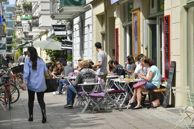 Straßencafe, Lettestraße, Helmholtzplatz, Prenzlauer Berg, Pankow, Berlin, Germany