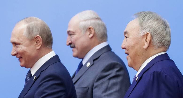 News Bilder des Tages NUR-SULTAN, KAZAKHSTAN â€“ MAY 29, 2019: Russia s President Vladimir Putin, Belarus President Alexander Lukashenko, and Kazakhstan s Former President Nursultan Nazarbayev (L-R) before a meeting of the Supreme Eurasian Economic Council, at the Palace of Independence. Mikhail Metzel TASS  TS0AD173