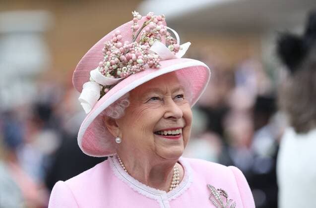 Entertainment Themen der Woche KW22 Entertainment Bilder des Tages . 29 05 2019. London, United Kingdom. Queen Elizabeth II and Prince Harry, The Duke of Sussex at a Royal Garden Party at Buckingham Palace in London.  xPoolx xi-Imagesx IIM-19729-0021