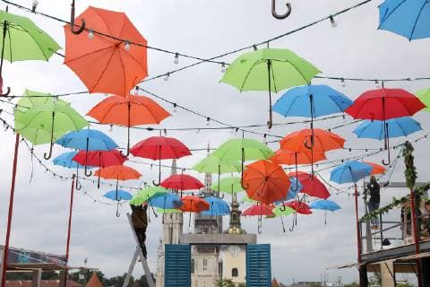 News Bilder des Tages (190530) -- ZAGREB, May 30, 2019 -- Workers hang colourful umbrellas in preparation for Bas Nas Gourmet & Music Festival at the upper town of Zagreb, Croatia, May 30, 2019. ) CROATIA-ZAGREB-GOURMET AND MUSIC FESTIVAL-PREPARATION PatrikxMacek 