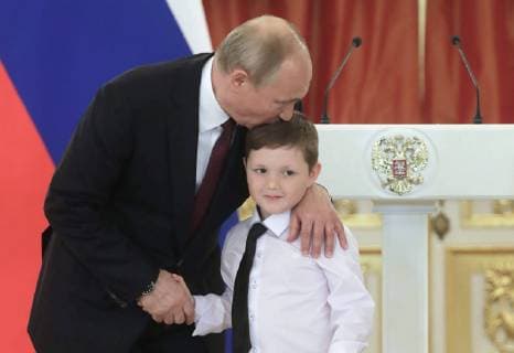News Themen der Woche KW22 News Bilder des Tages MOSCOW, RUSSIA - MAY 30, 2019: Russia s President Vladimir Putin attends a ceremony to present Orders of Parental Glory to parents of large families at the Moscow Kremlin. Mikhail Metzel TASS  TS0AD5A1