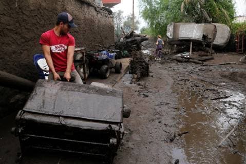 Neighbors collect their belongings after the overflowing of a river, in San Gabriel, Mexico, 03 May 2019. The overflowing of a river in San Gabriel, western state of Jalisco, has left one dead and five missing. River overflowing in west Mexico kills one !ACHTUNG: NUR REDAKTIONELLE NUTZUNG!  Copyright: xFranciscoxGuascox MEX3936 20190603-636951881491636230