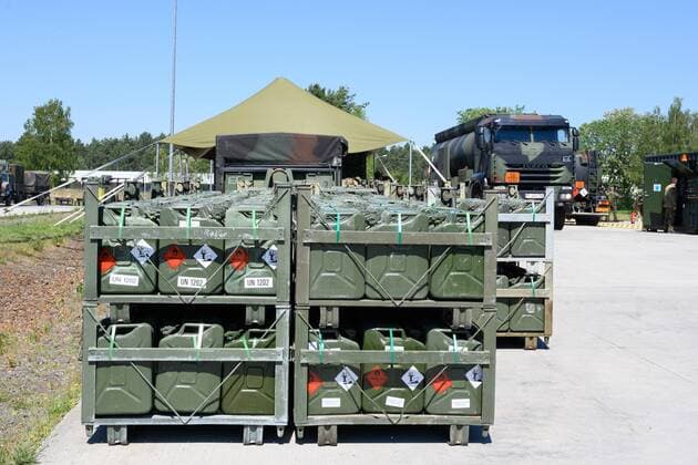 Weisskeissel GER, Saxony, The logistics of the military base supports the NATO VJTF Rapid Reaction Force at the military training area in Upper Lusatia Mobile refuelling station Press photo session for the training of the Rapid Reaction Force in the Baltic States, Noble Jump, Brave Departure in preparation, Copyright: xEibner-Pressefoto_Kochx ep_eer