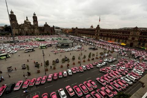 A view of hundreds of taxi drivers parked at the Zocalo square, in Mexico City, Mexico, 03 June 2019, during a protest against digital platforms such as Uber and Cabify. Taxi drivers protest in Mexico City !ACHTUNG: NUR REDAKTIONELLE NUTZUNG!  Copyright: xJosexMendezx MEX3967 20190603-636951901704867292