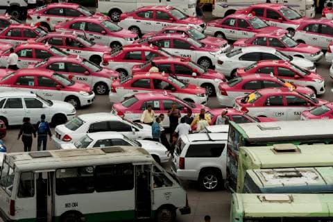 A view of hundreds of taxi drivers parked at the Zocalo square, in Mexico City, Mexico, 03 June 2019, during a protest against digital platforms such as Uber and Cabify. Taxi drivers protest in Mexico City !ACHTUNG: NUR REDAKTIONELLE NUTZUNG!  Copyright: xJosexMendezx MEX3968 20190603-636951902319888659