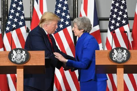 . 04 06 2019. London, United Kingdom. Theresa May Meets President Trump. Downing Street. President Trump and his wife Melania meet Prime Minister Theresa May outside No10 Downing Street in London on the second day of his State Visit to the UK.  xPetexMaclainex xi-Imagesx IIM-19756-0041