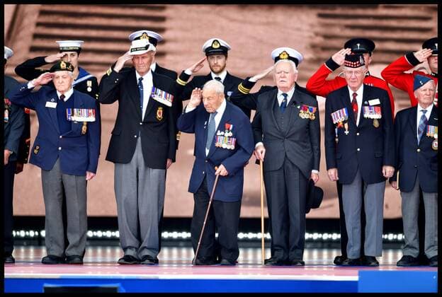 News Themen der Woche KW23 News Bilder des Tages . 05 06 2019. Portsmouth, United Kingdom. HM The Queen attends D-Day 75th anniversary ceremony. Queen Elizabeth II accompanied by Prince Charles, The Prince of Wales, attends the D-Day 75 National commemorative Event at Southsea Common, Portsmouth, joined by President Trump, Prime Minister of Canada Justin Trudeau, President of the France Emmanuel Macron and Britain s Prime Minister Theresa May.  xAndrewxParsonsx xi-Imagesx IIM-19763-0097