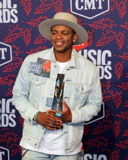 Artist Jimmie Allen arrives for the 2019 CMT Music Awards on June 5, 2019 at the Bridgestone Arena in Nashville, Tennessee.  NAS20190605169 JOHNxSOMMERSxII