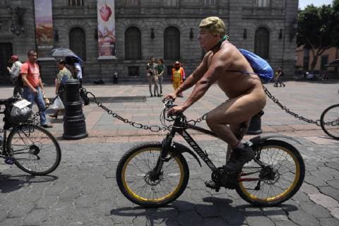 Hundreds of cyclists participate in the 14th Nudist Round of the Mexican capital, organized by the global collective World Naked Bike Ride (WNBR), in Mexico City, Mexico, 08 June 2019. Hundreds of naked bikers circulated this Saturday through downtown Mexico City to stage their fragility in front of car drivers and demand more respect and road safety for bicycles and pedestrians. Cyclists circulate naked in Mexico City demanding road safety !ACHTUNG: NUR REDAKTIONELLE NUTZUNG!  Copyright: xSashenkaxGutierrezx AME1608 20190608-636956260107858861
