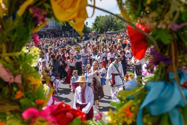 Berlin, Parade Carnival of Cultures 2019 Germany, Berlin 09 06 2019 The picture shows dancing participants through a wreath of flowers during the annual parade Carnival of Cultures in Berlin Berlin Berlin Germany