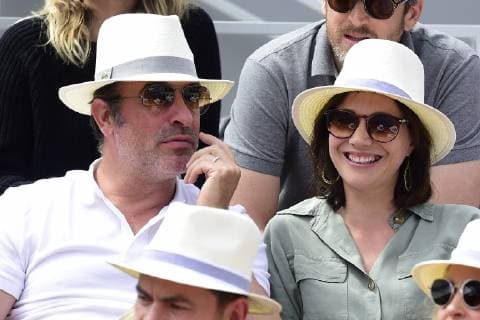 Jean Dujardin et Nathalie Pechalat CELEBRITES : Internationaux de France 2019 Roland Garros - Finale Hommes - 09 06 2019 JBAutissier Panoramic 