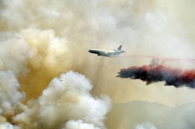 News Themen der Woche KW23 News Bilder des Tages June 9, 2019 - Guinda, CA, USA - Guinda, CA, U.S. - Air tankers made fire retardant drops for several hours on the Sand Fire in Yolo County. Guinda USA - ZUMAw332 20190609_zap_w332_013 Copyright: xNealxWatersx