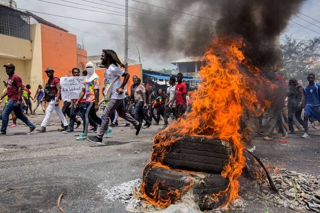 News Themen der Woche KW23 News Bilder des Tages People march along a road during a demonstration demanding the resignation of the Haitian president Jovenel Moise in Port-au-Prince, Haiti, 09 June 2019. According to reports, several people died during the demonstrations that were called by the Haitian opposition in several cities of the country. Several dead in new demonstration in Haiti to demand resignation of Moise !ACHTUNG: NUR REDAKTIONELLE NUTZUNG!  Copyright: xJEANxMARCxHERVExABELARDx AME2038 20190610-636957362606011184
