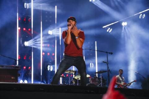 09 June 2019 - Nashville, Tennessee - Luke Bryan. 2019 CMA Music Fest Nightly Concert held at Nissan Stadium. Photo Credit: Frederick Breedon AdMedia 241548 2019-06-09 Tennessee Nashville Etats-Unis  Copyright: xAdMediax STAR_241548_021