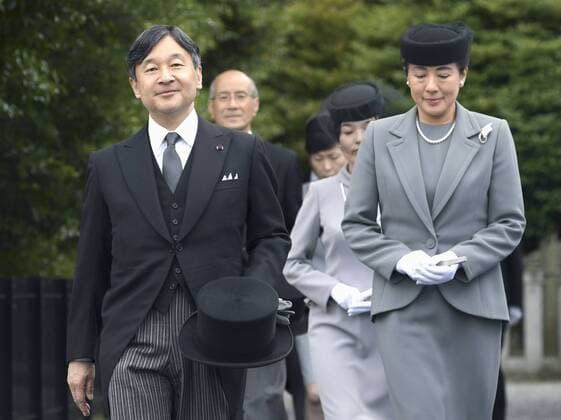 Japan emperor, empress visit imperial cemetery Japanese Emperor Naruhito and Empress Masako head to the tomb of the late Prince Katsura, a cousin of former Emperor Akihito, at the Toshimagaoka cemetery in Tokyo on June 8, 2019, to pay their respects. 