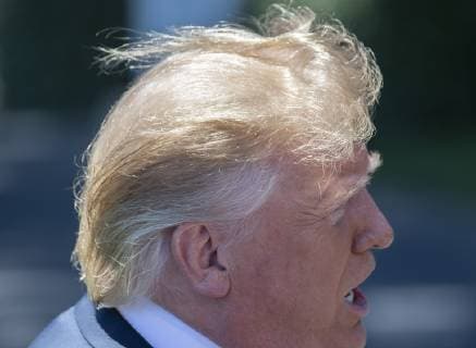 Entertainment Bilder des Tages President Donald Trump s hair blows in the wind as he responds to a reporter s question during an impromptu press conference on the South Lawn of the White House in Washington, DC on June 11, 2019. He then departed for Iowa.  WAS2019061117 PATxBENIC