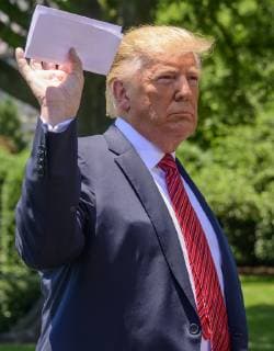 United States President Donald J. Trump shows what he says is a page of the agreement with Mexico as he takes questions from reporters as he prepares to depart the South Lawn of the White House in Washington, DC for a trip to Iowa. He will return this evening. Copyright: xStefanixReynoldsx